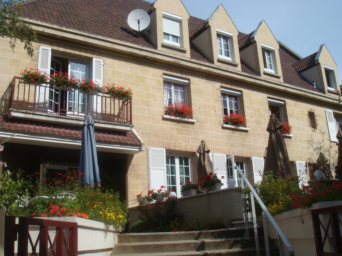 Logis Hotel-Restaurant Les Airelles Neufchâtel-en-Bray Exterior foto